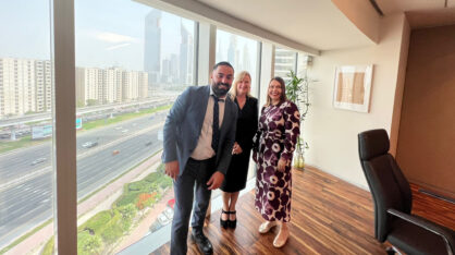 - Kuvateksti: Mr Kamal Jaber, CEO of Edufinlandia, Ms Annika Hissa, Director of Design Center MUOVA and Ms Sirpa Rutanen, Head of Communications & Marketing at VAMK Vaasa University of Applied Sciences visiting Sinatra Holding in Dubai.