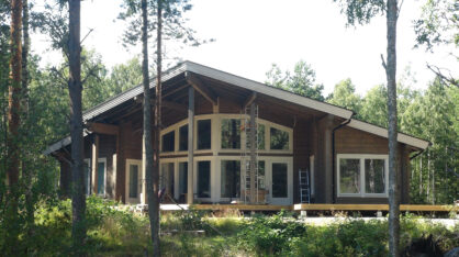 A picture of the off-grid house.