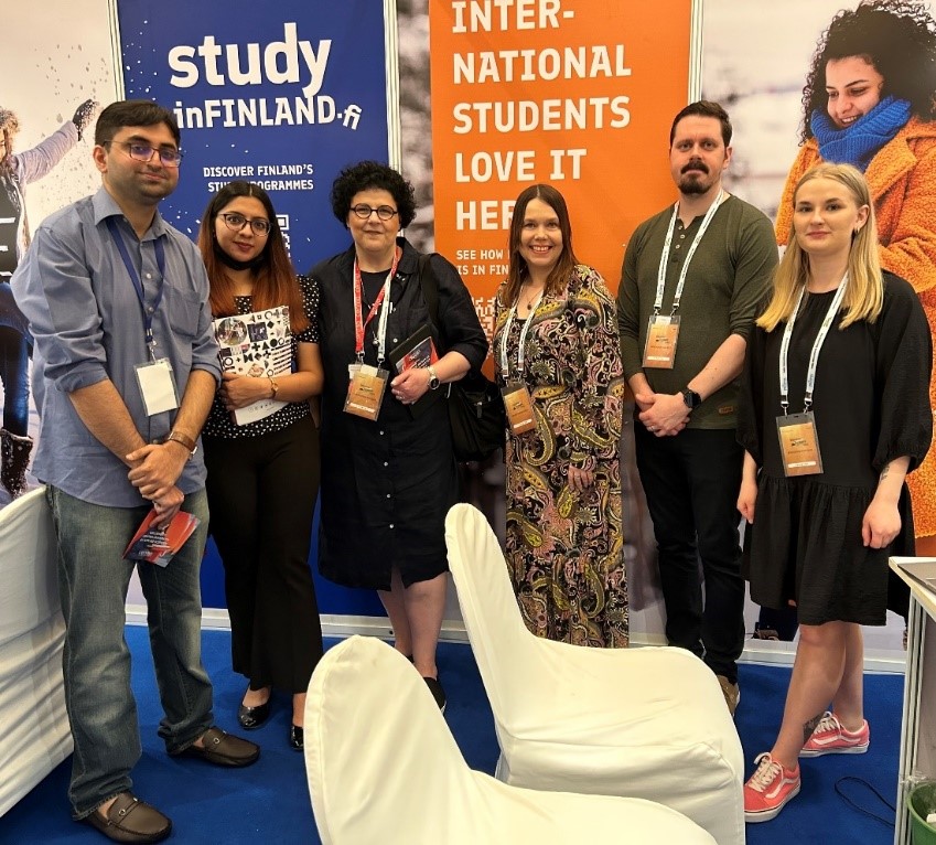 Siddharth Shihn and Simran Rattan from StudyNordic; Francesca Cucinotta from Centria UAS and VAMK’s representatives Sirpa Rutanen, Juha Vierola and Sanni Saari in New Delhi’s education fair on April 16th.