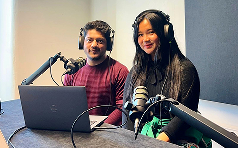 Podcastin puhujat Kartik ja Khin.