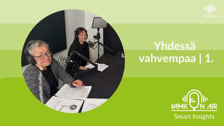 Vihreäpohjainen kuva, jossa podcastin nimi.