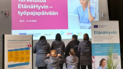 EtänäHyvin projektin vetäjät, selkä kameraan päin.