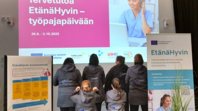 EtänäHyvin projektin vetäjät, selkä kameraan päin.